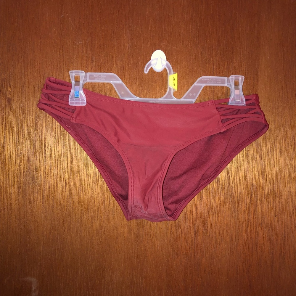 SIZE MEDIUM SWIM BOTTOM